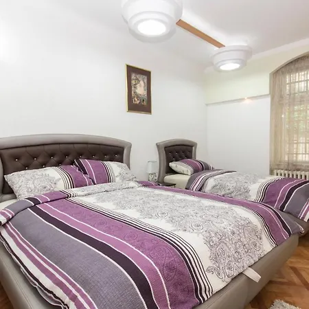 Bukoleon Apartment *
